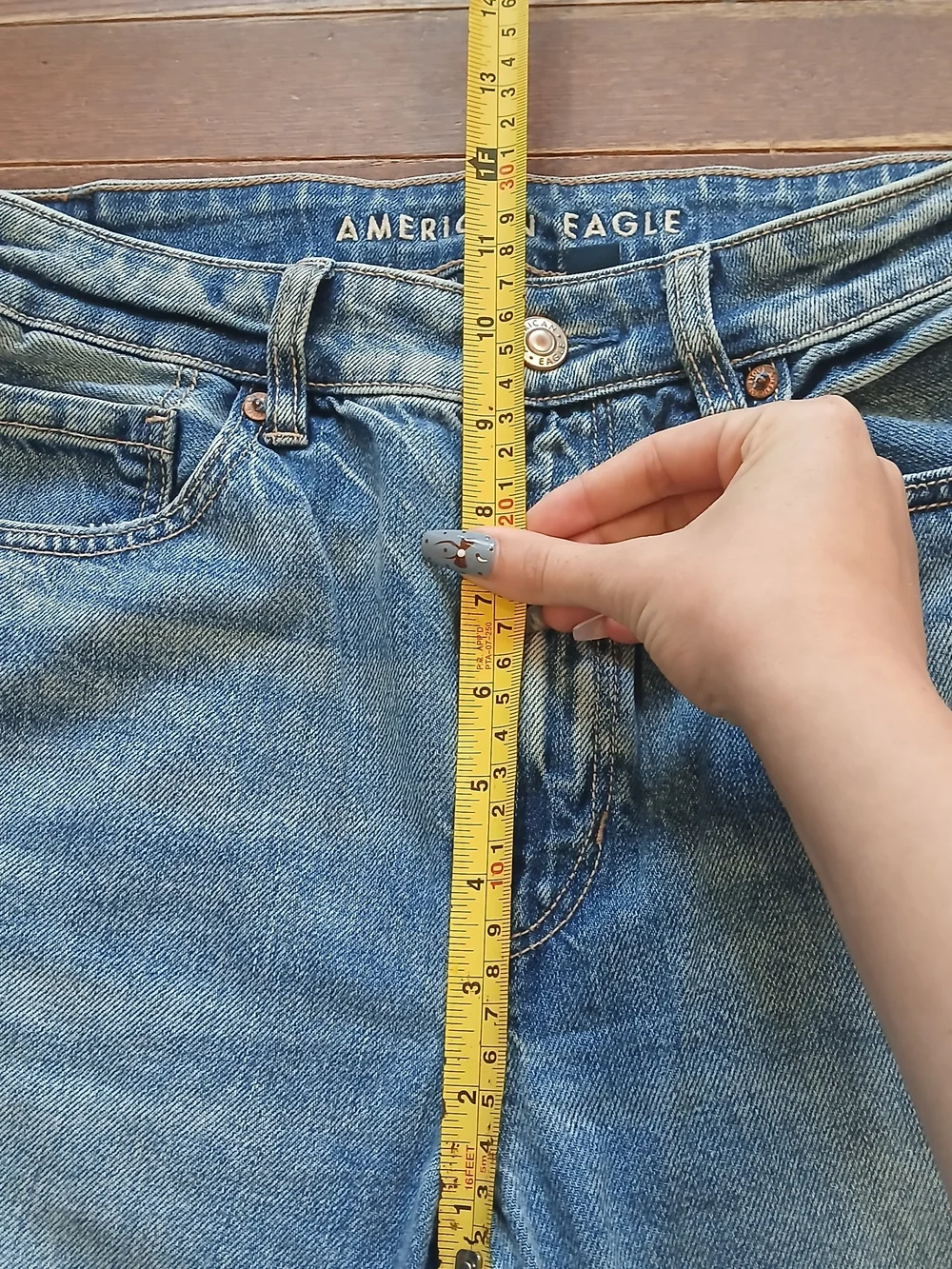 American Eagle Outfitters Light Wash Distressed Mom Jean Denim Sz 6 Long